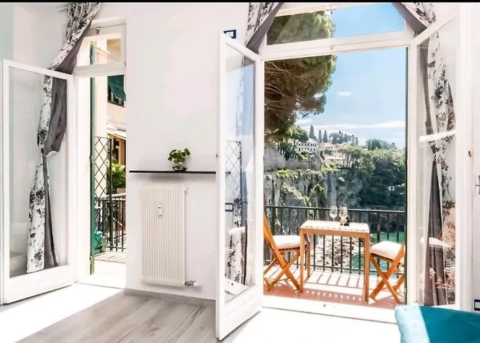 Apartament A Picco Sul Mare Con Piscina Regina