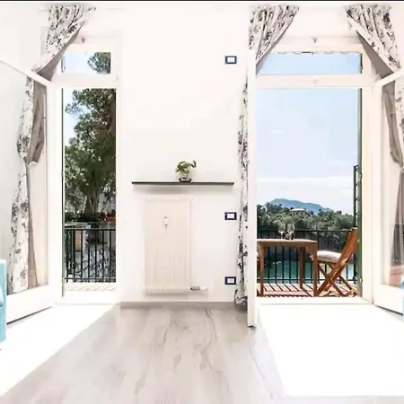 A Picco Sul Mare Con Piscina Regina *