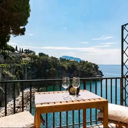 A Picco Sul Mare Con Piscina Regina Apartment