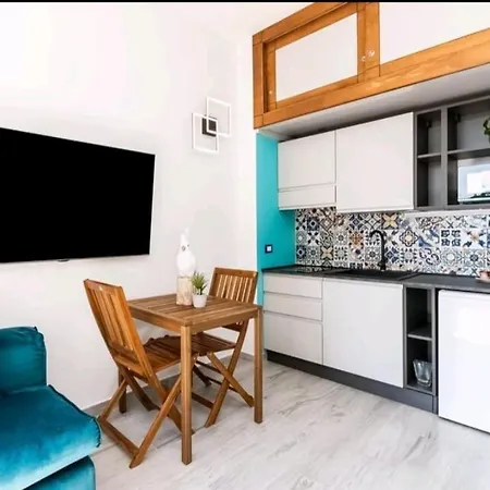 A Picco Sul Mare Con Piscina Regina Apartment *