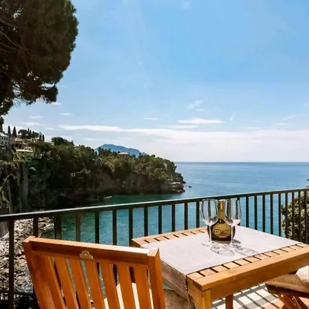 A Picco Sul Mare Con Piscina Regina *