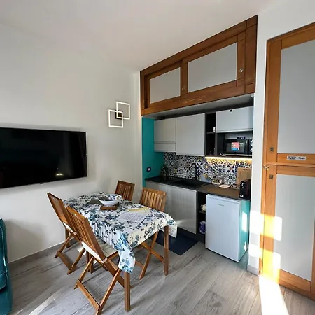 Apartamento A Picco Sul Mare Con Piscina Regina *