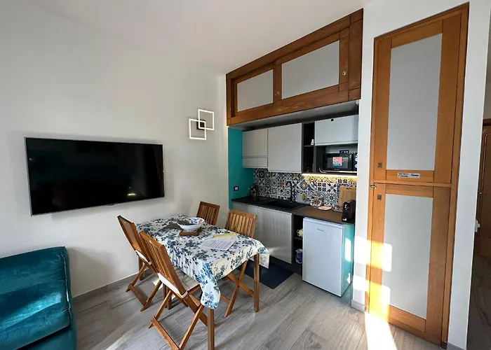 Lejlighed A Picco Sul Mare Con Piscina Regina *